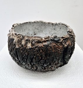 Keramikschale schwarz mit Innenglasur weiss