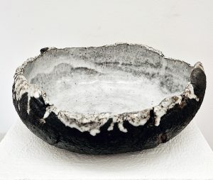 Schale schwarz mit Innenglasur weiss