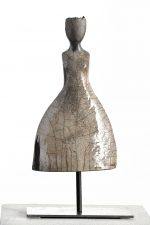 Frau in Raku-Keramik