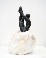 Bronze Skulptur auf Marmor, gestreckt